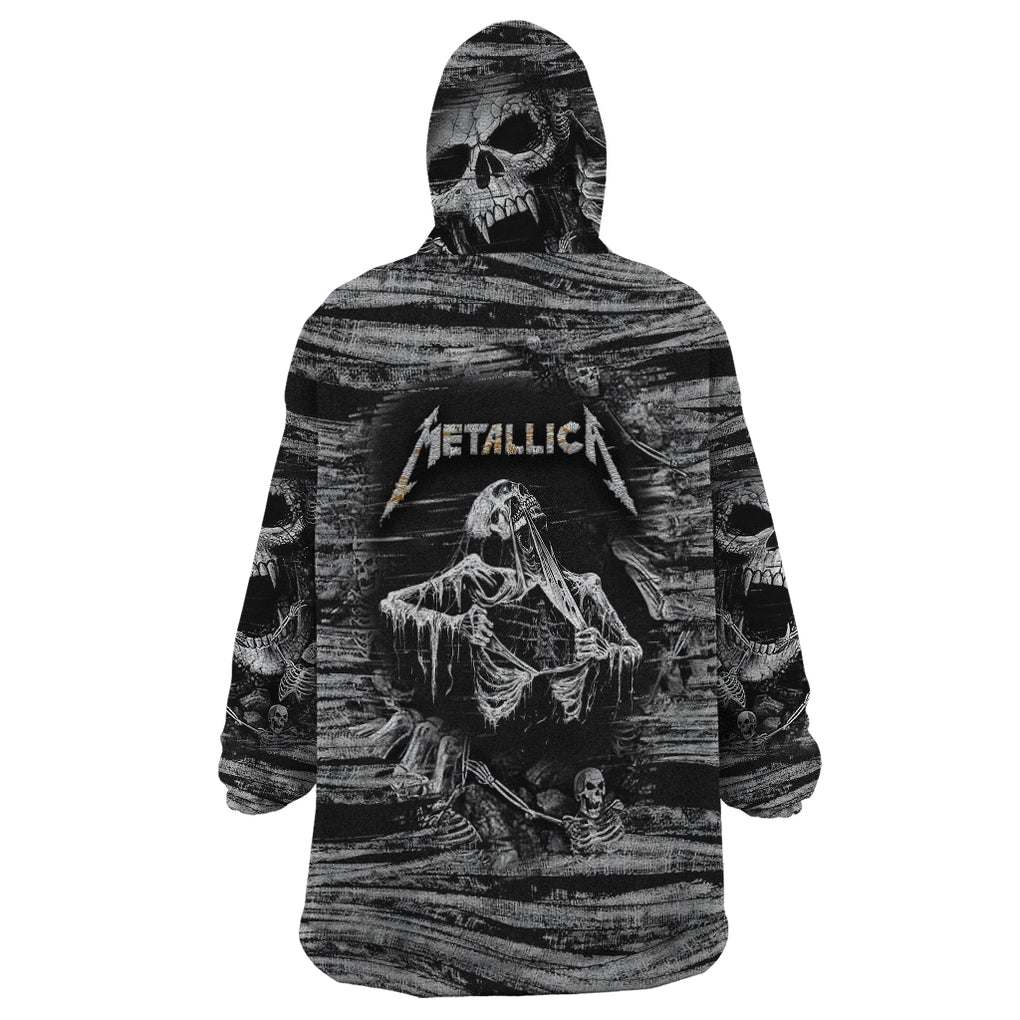 black-and-white-metallica-skull-wearable-blanket-hoodie