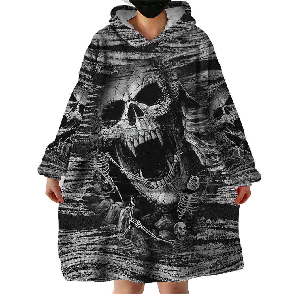 black-and-white-metallica-skull-wearable-blanket-hoodie