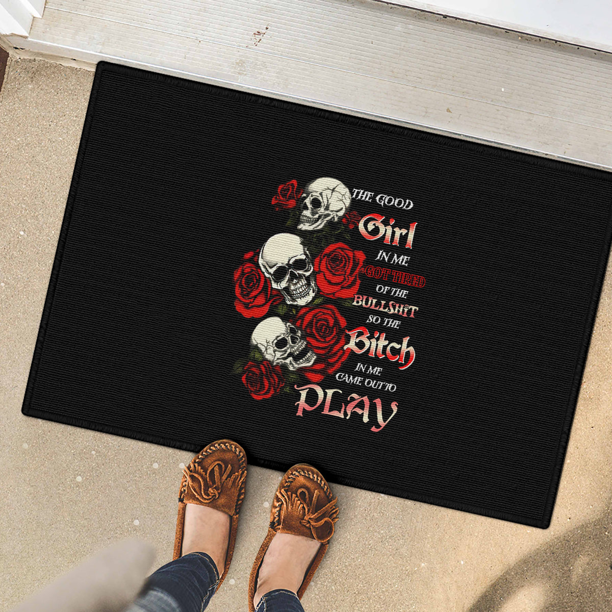 the-good-girl-in-me-3-skulls-rose-vintage-rubber-doormat