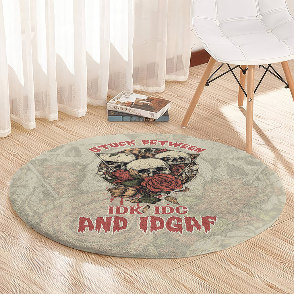 stuck-between-idk-idc-and-idgaf-skull-round-carpet