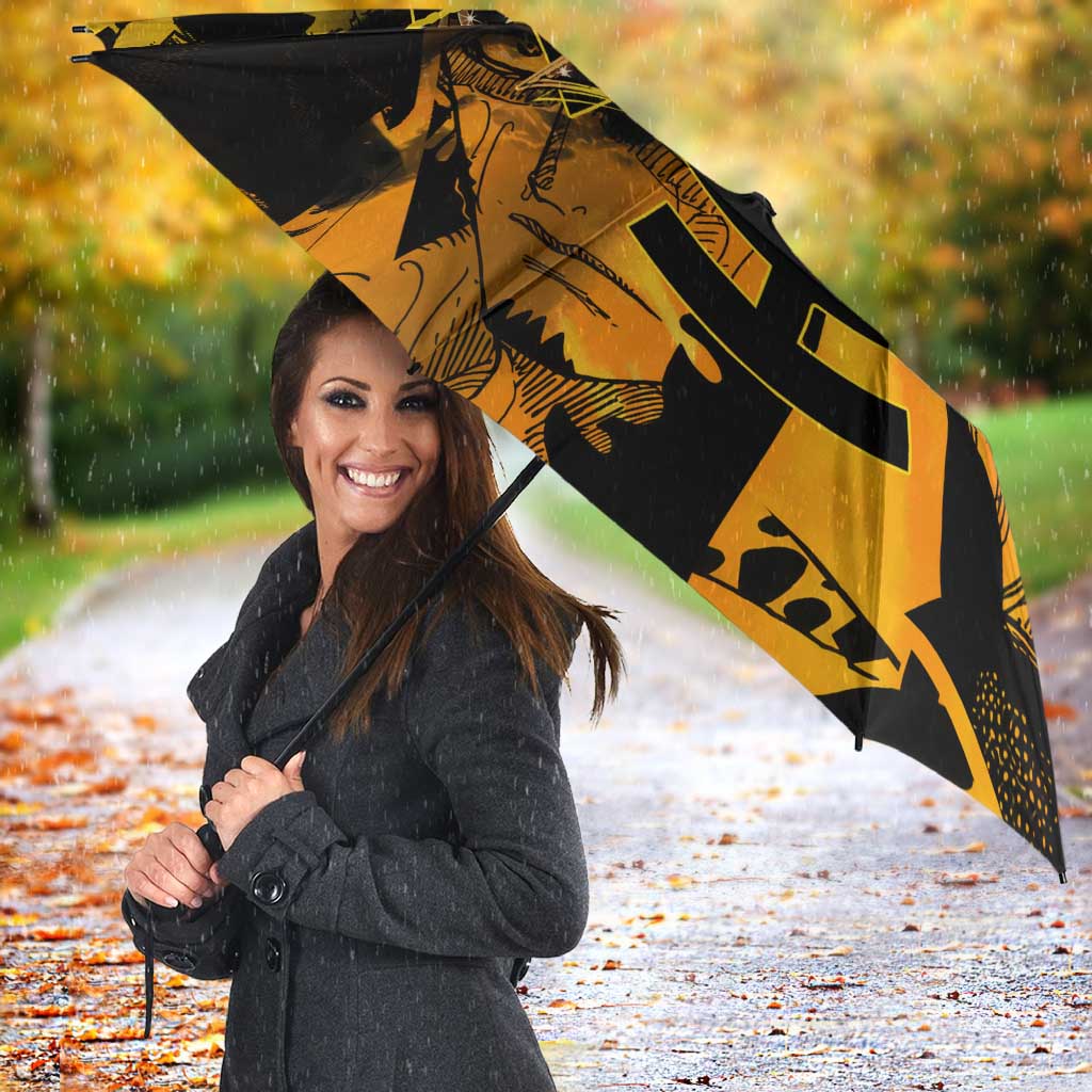 Trafalgar Law One Piece Yellow and Black Theme Umbrella with Jolly Roger Symbol and Manga Panel Design - The Mazicc