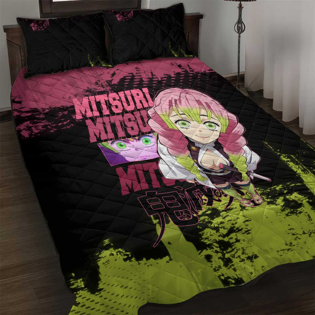 Mitsuri Kanroji Demon Slayer Pink and Green Grunge Design Quilt Bed Set with Heart Eyes and Playful Pose - The Mazicc