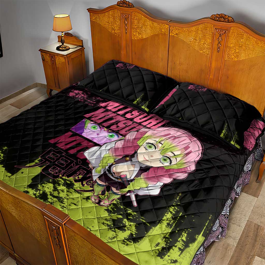 Mitsuri Kanroji Demon Slayer Pink and Green Grunge Design Quilt Bed Set with Heart Eyes and Playful Pose - The Mazicc