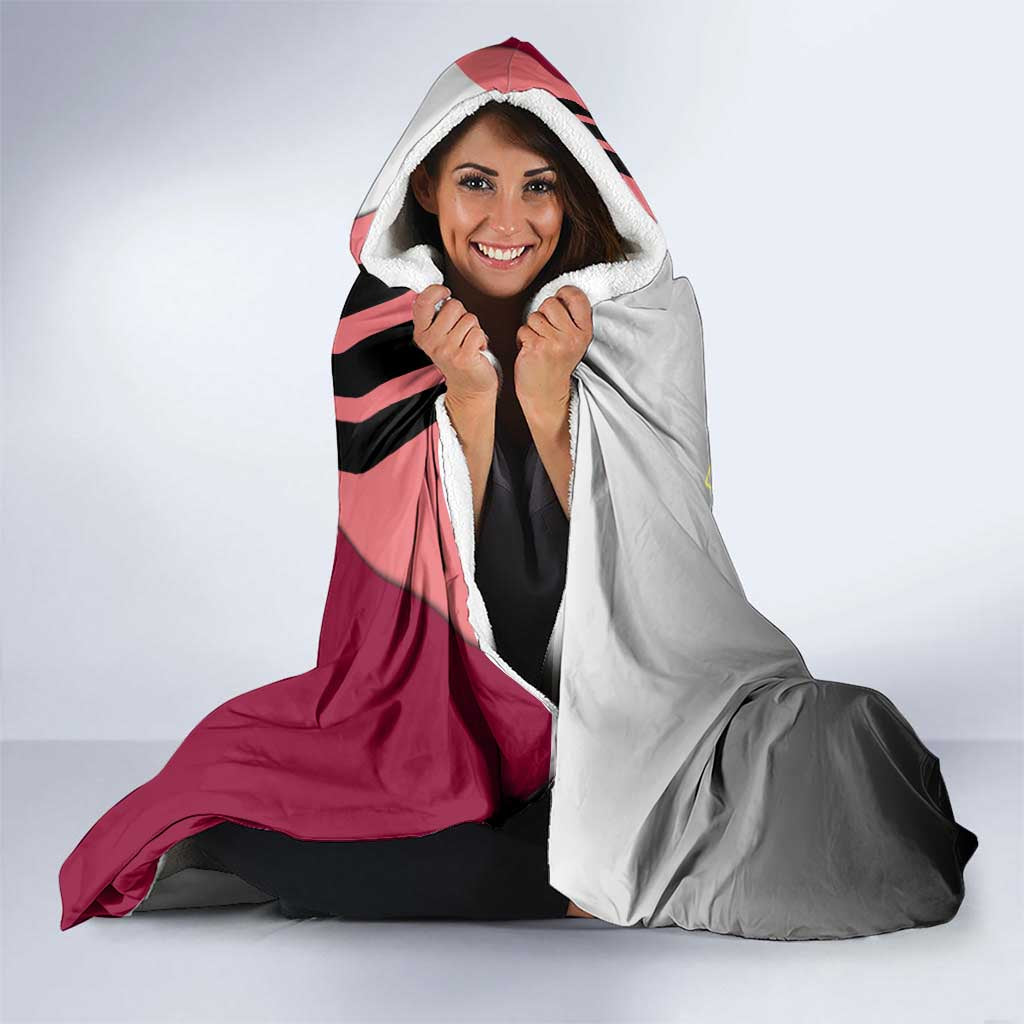 Makima from Chainsaw Man Hooded Blanket with Cool Posing and Character Design - The Mazicc